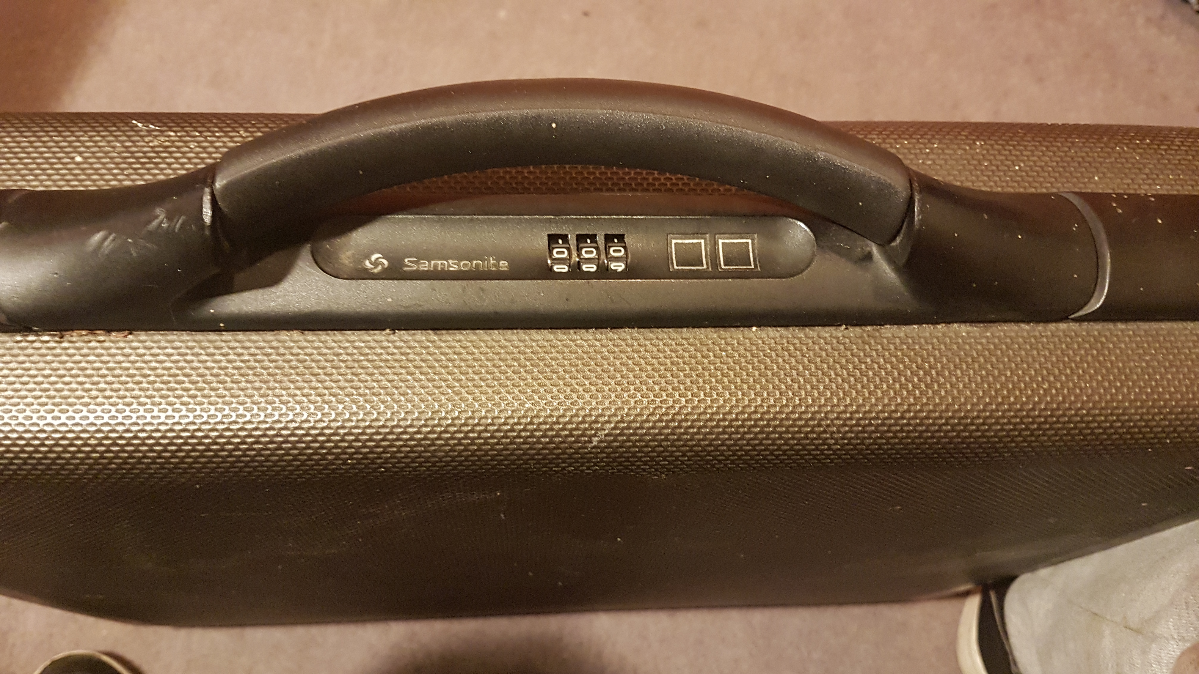Hoe maak je een oude samsonite code koffer open als je de code niet